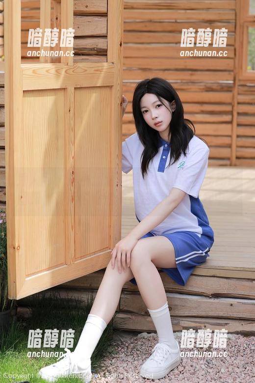 秀人网-是小逗逗 秀人网 - 是小逗逗的美腿原图带着我跑进图册,最后慢慢迷失在这段腿的旅程中。