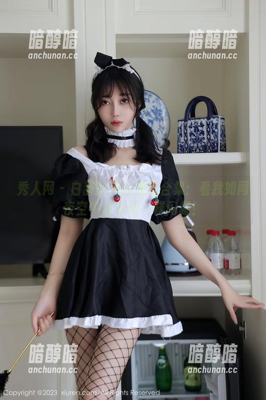 秀人网-白甜 秀人网 - 白甜的天台观赏合集:看我如同夜空中的星星一样闪耀!
