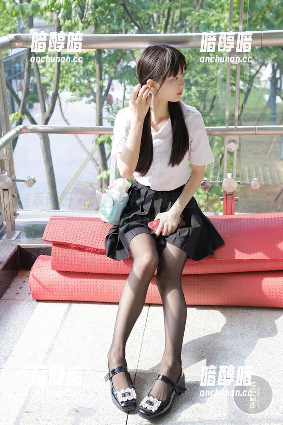 稚乖画册 - 赤西夜夜的泳池图册：水波荡漾间的小秘密