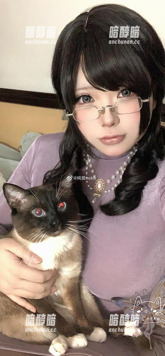 纯爱neko 原图揭开纯爱neko与奶牛2的甜蜜互动,或许是奶牛的零食