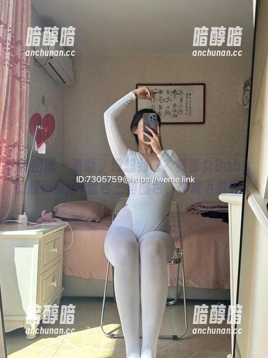 美邵女Baby 微密圈 - 哈哈,没想到吧?美邵女Baby的超薄黑丝+蓝色三角图包,你敢下载吗?