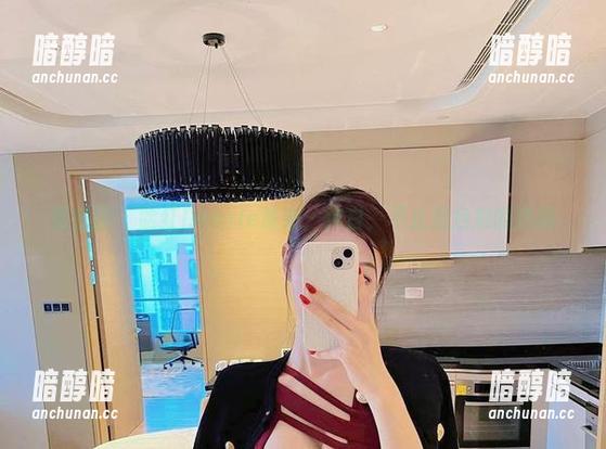 微密圈 - 脸红Dearie最新：纯白，不止是色彩的选择