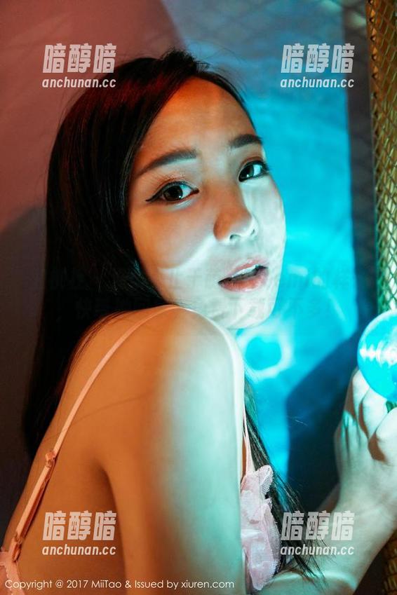 蜜桃社 - 温柔不止于萌美Moemi的样子，快带她回家，免费下载可不多！