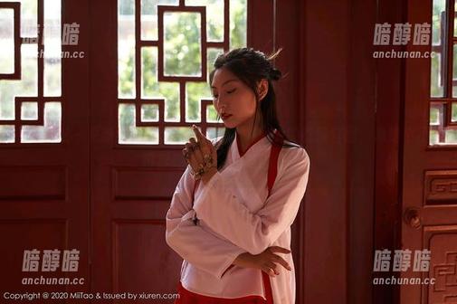 蜜桃社 - 更新到这里，韵莉娜VANILLA的礼服套图，像是个不可捉摸的谜，越看越想看。