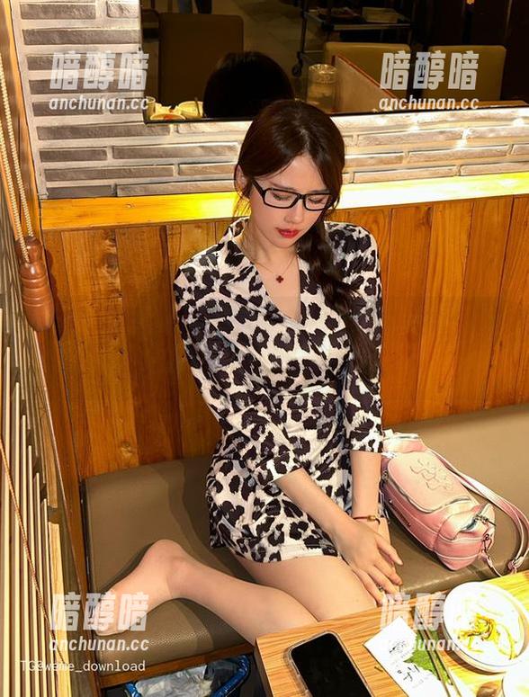 微密圈 - 观看“轩子巨2兔”的写真，可能会让你重新审视原神人生。