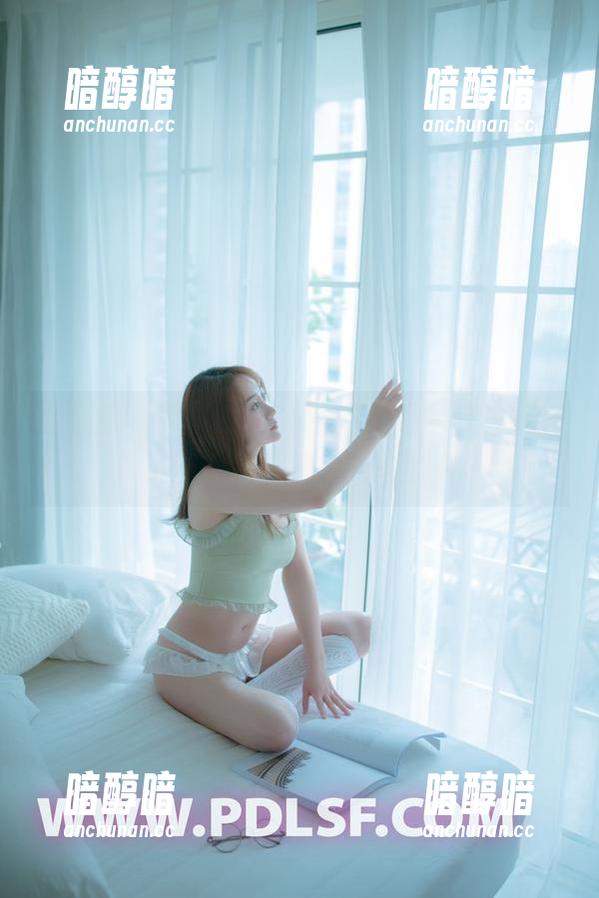 轰趴猫 - 可乐Vicky的旅拍日常：图集讲述了一个女孩和出租车的故事