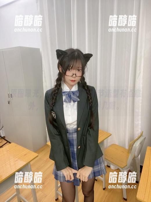 香草喵露露 原图曝光,香草喵露露的春节造型有点意外,让我忍不住想多看几眼。