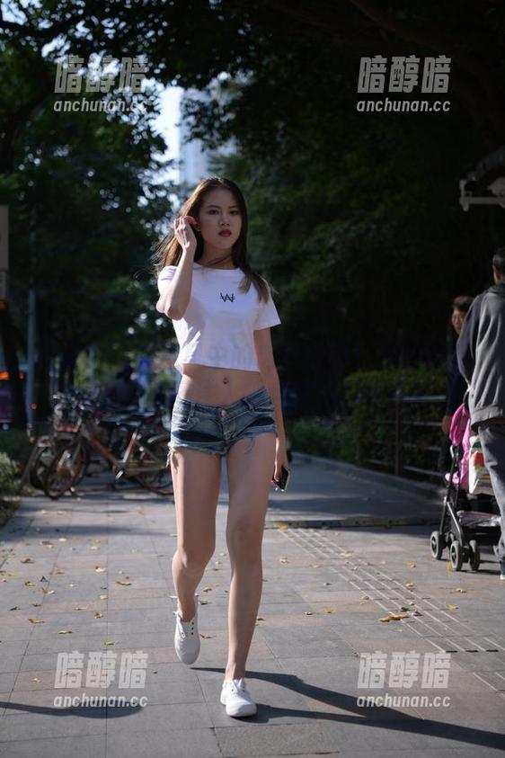 魔镜街拍 - 冷风中的肉丝战士！婷婷的高清圣诞美图注入暖意吹响反击号！