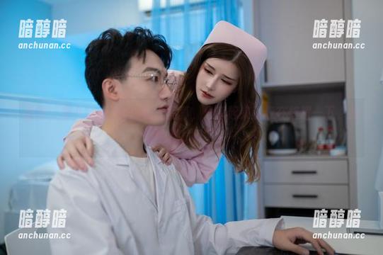 看吧，鹿八岁baby的豹纹写真，分享起来就像在炫耀一下“我的丛林风”！